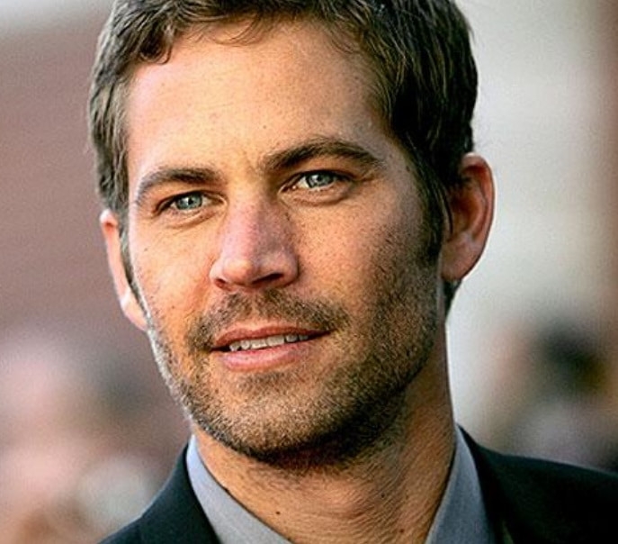 Paul Walker - Paul William Walker IV nasceu em 12 de setembro de 1973, em Glendale, EUA. Ficou mundialmente conhecido como Brian O’Conner na franquia Velozes e Furiosos. No dia 30 de novembro de 2013, ele estava no banco do passageiro de um Porsche que bateu em alta velocidade e pegou fogo em Santa Clarita, EUA, resultando em sua morte aos 40 anos. Reprodução: Flipar