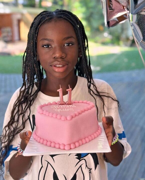 Títi e seu bolo de aniversário Reprodução: Instagram