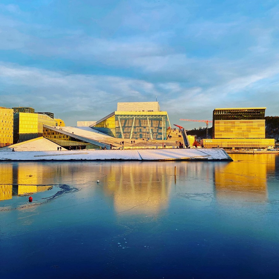 A Ópera de Oslo, na capital da Noruega. Foto: Reprodução/Instagram 24.03.2023