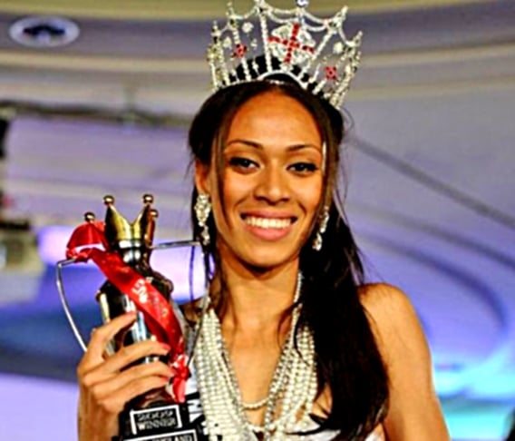 Rachel Christie (2009) - Miss Inglaterra, foi a primeira negra a vencer o concurso no país. Mas renunciou ao título ao se envolver numa briga. Ela agrediu a socos a missa de Manchester, Sara Jones, por ciúme do namorado Reprodução: Flipar