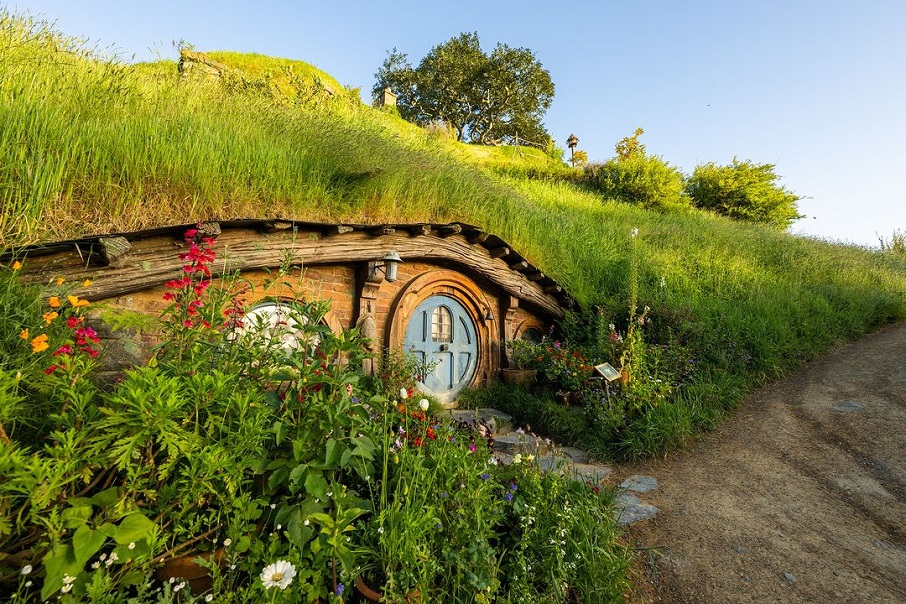 A Hobbiton Movie Set, local onde a trilogia "O Senhor dos Anéis" foi filmada, em Matamata, na Ilha Norte da Nova Zelândia.. Foto: Reprodução/Instagram 26.01.2023