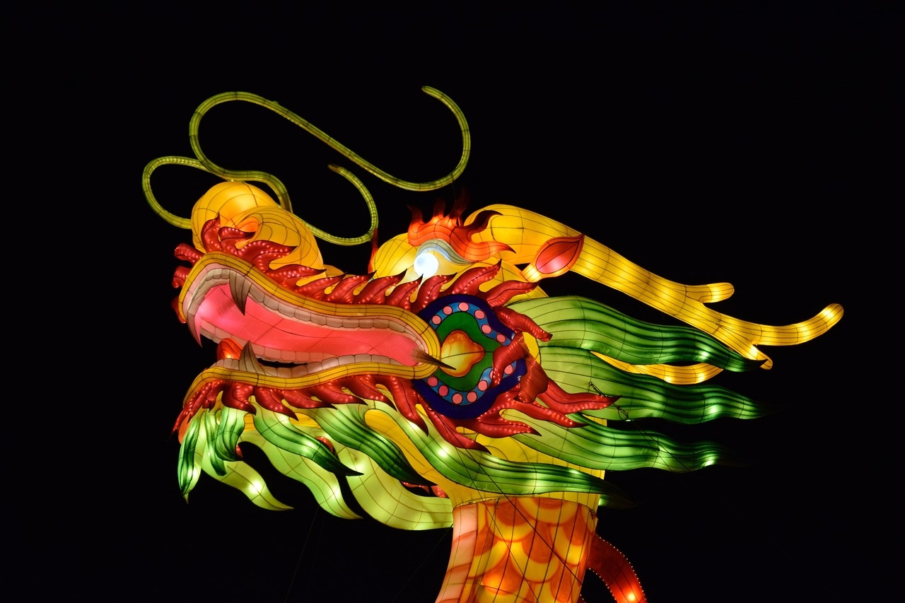 Para os chineses, o Dragão é o guardião da riqueza e do poder. Um símbolo de prosperidade. Mas também indica extravagância e mania de grandiosidade. 