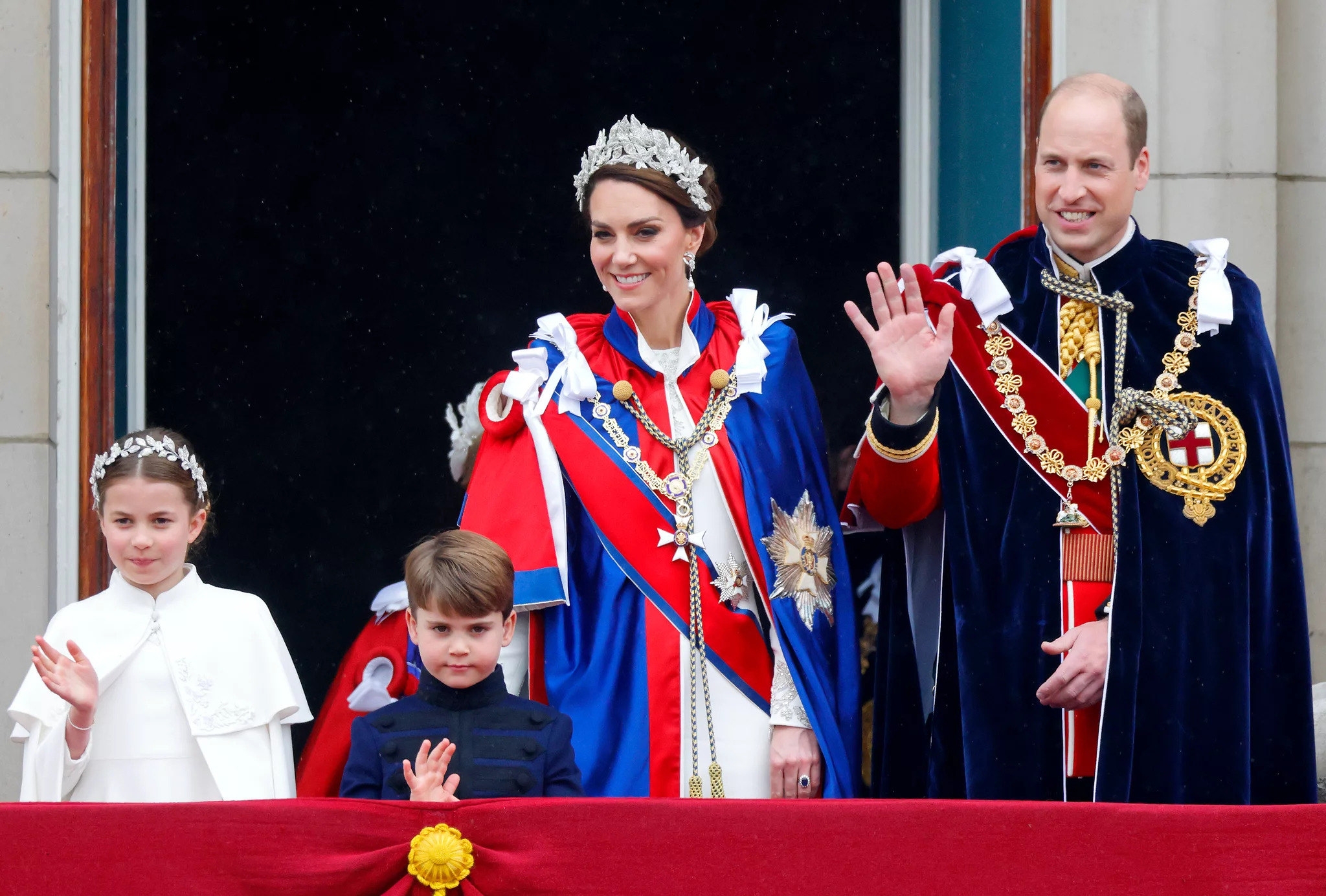 Em 29 de abril de 2011, Kate se casa com o Príncipe William, Duque de Cambridge, na Abadia de Westminster, tornando-se Sua Alteza Real a Duquesa de Cambridge. Reprodução: Flipar