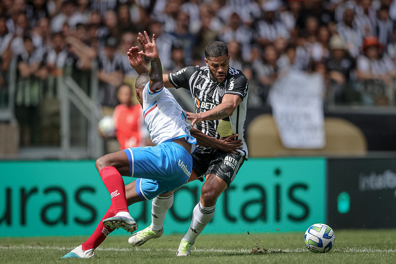 Bahia vence Atlético, evita rebaixamento e 'coloca' Santos na Série B