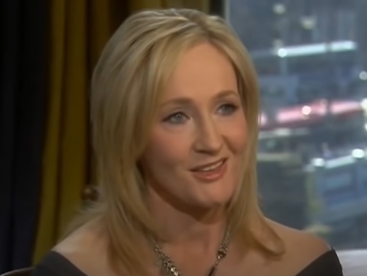 Na publicação, Rowling referiu-se a uma série de mulheres transexuais famosas como homens. 
 Reprodução: Flipar