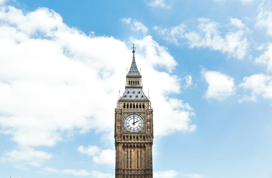 #11- Além do famoso sino Big Ben, a torre abriga um total de cinco sinos. Cada um deles possui um nome distinto: Great Tom, Great George, Little Tom, and Quarter Bells. Reprodução: Flipar