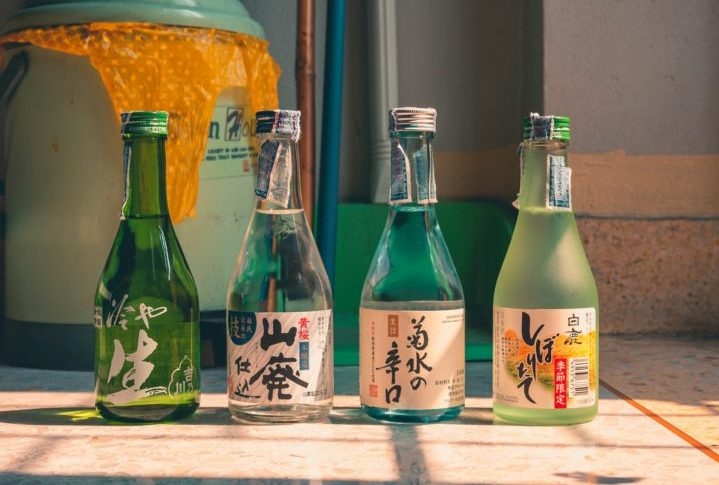 Sake: Bebida alcoólica fermentada feita de arroz. Uma bebida tradicional japonesa, com diversas variedades e sabores. Reprodução: Flipar