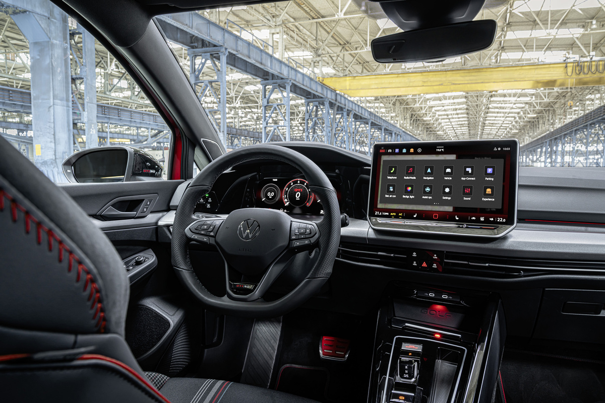 Interior do VW Golf GTI Edition 50. Foto: Volkswagen/Divulgação