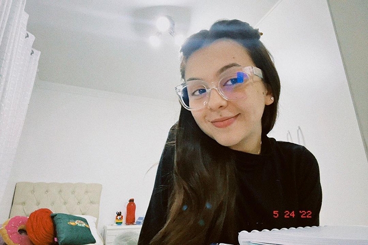 Na sequência do texto, ela relatou também abusos psicológicos que sofreu, quando o médico não teve empatia com ela. A jovem ainda queixou-se do fato de ele querer exigir que ela amasse o bebê porque 50% do DNA era dela.
 Reprodução: Flipar