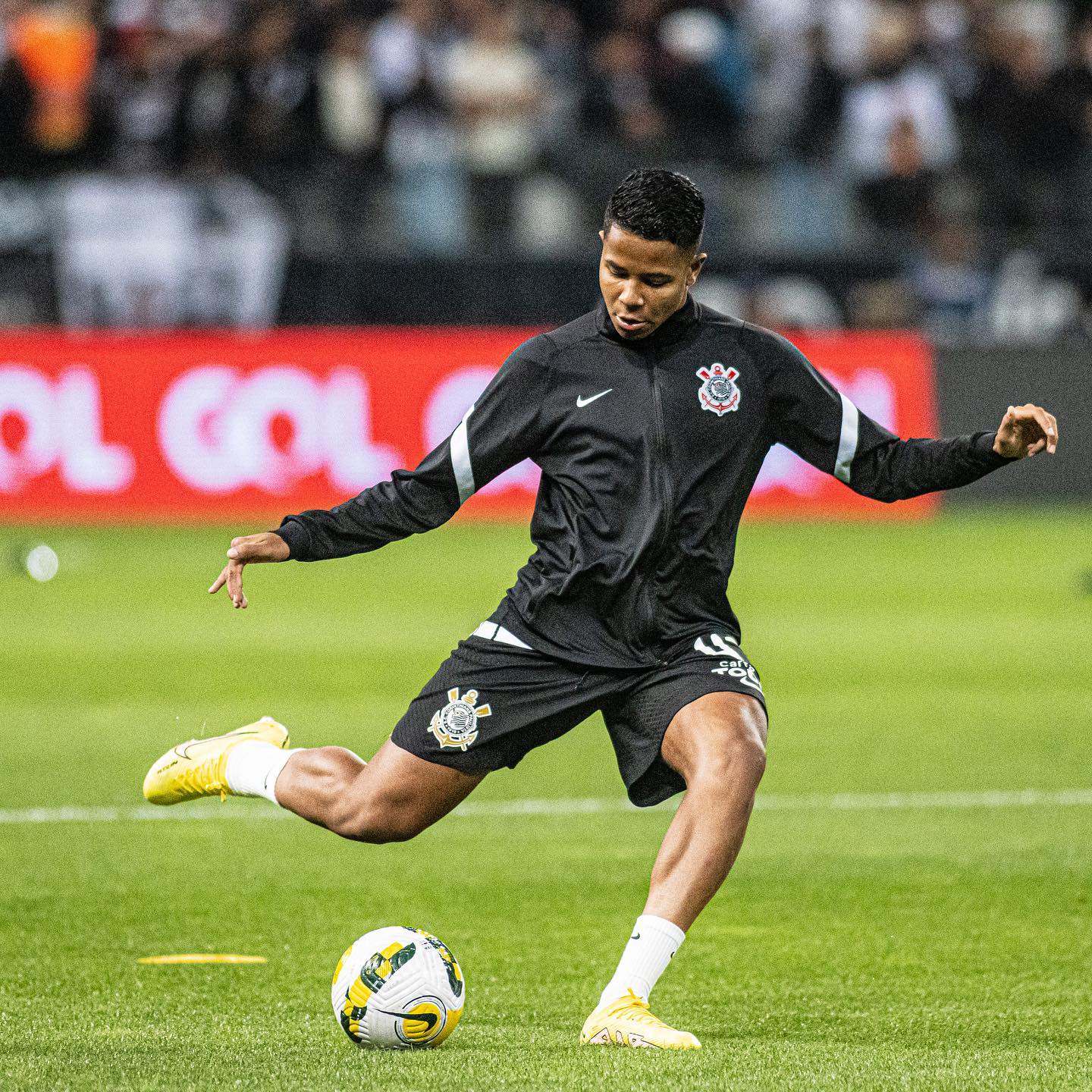 Corinthians avança para renovar com Wesley e prevê atacante em decisão