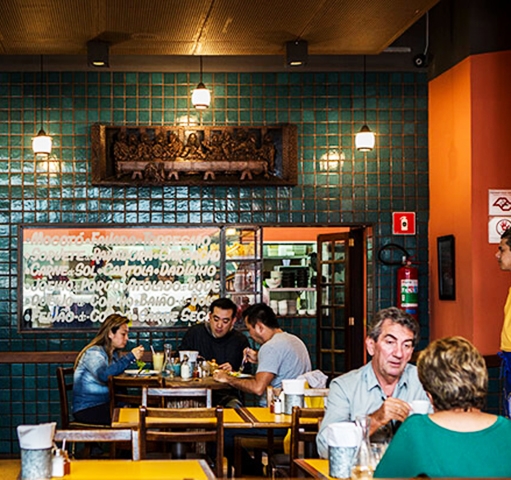 Repetir frases ou expressões frequentemente pode vir de influências familiares ou da tentativa de afirmar uma identidade Reprodução: Flipar