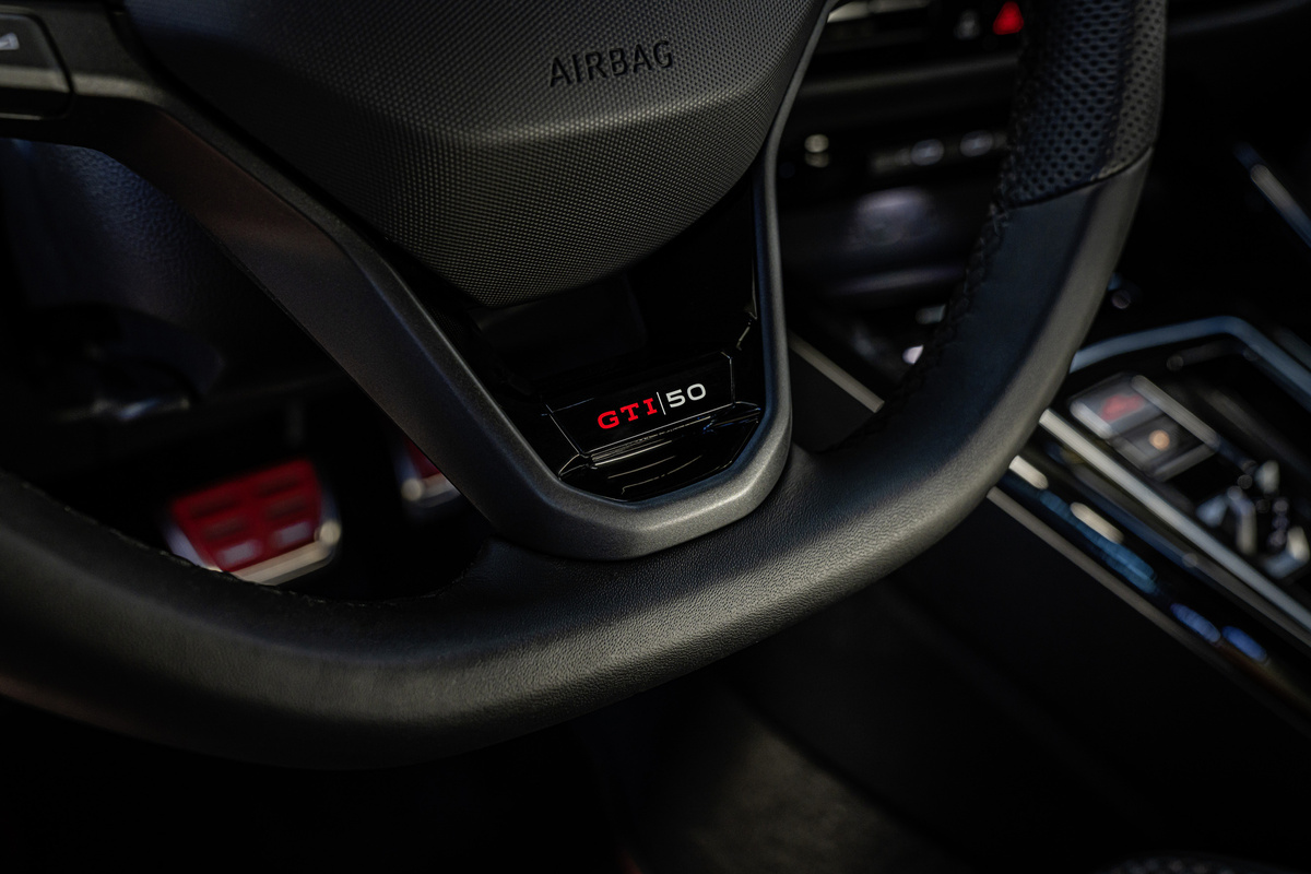 Volante do VW Golf GTI Edition 50. Foto: Volkswagen/Divulgação