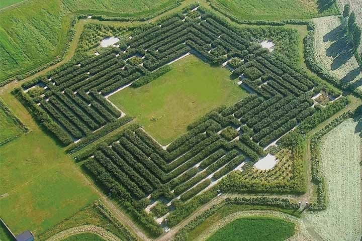 O Della Masone é o maior labirinto verde do mundo, e localiza-se nos arredores de Parma, em Itália. Com um tamanho de oito hectares, é composto por 200 mil plantas de bambu, de diferentes espécies, que vão até aos 15 metros de altura. Reprodução: Flipar