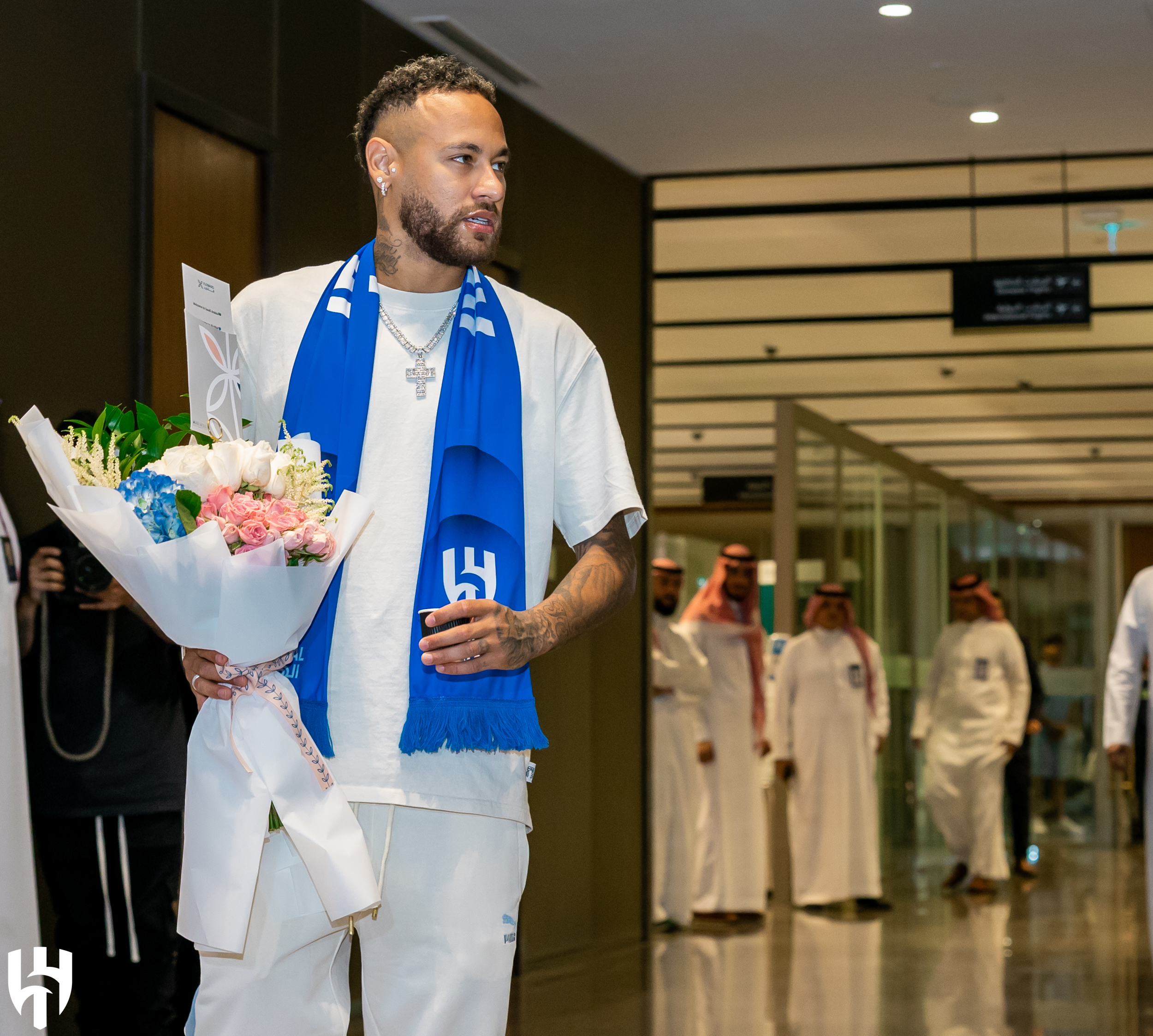 Neymar é apresentado no Al-Hilal, mas estreia é adiada