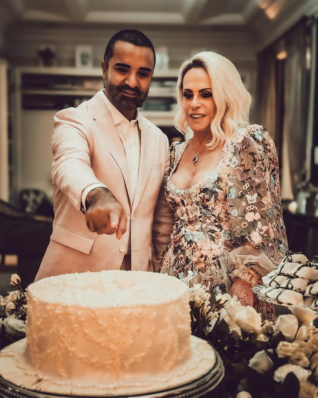 Ana Maria Braga abre álbum de casamento com Fábio Arruda; fotos. Foto: Reprodução