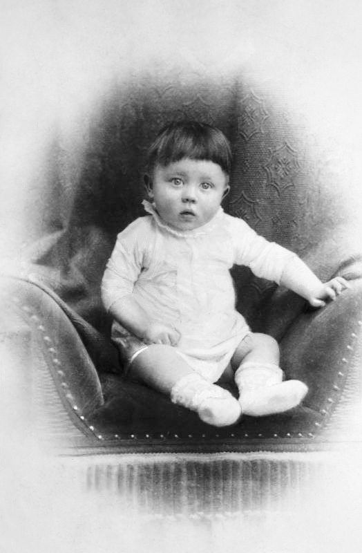 Quem via o bebê Adolf Hitler (foto) não poderia imaginar o monstro em que ele se tornaria. 