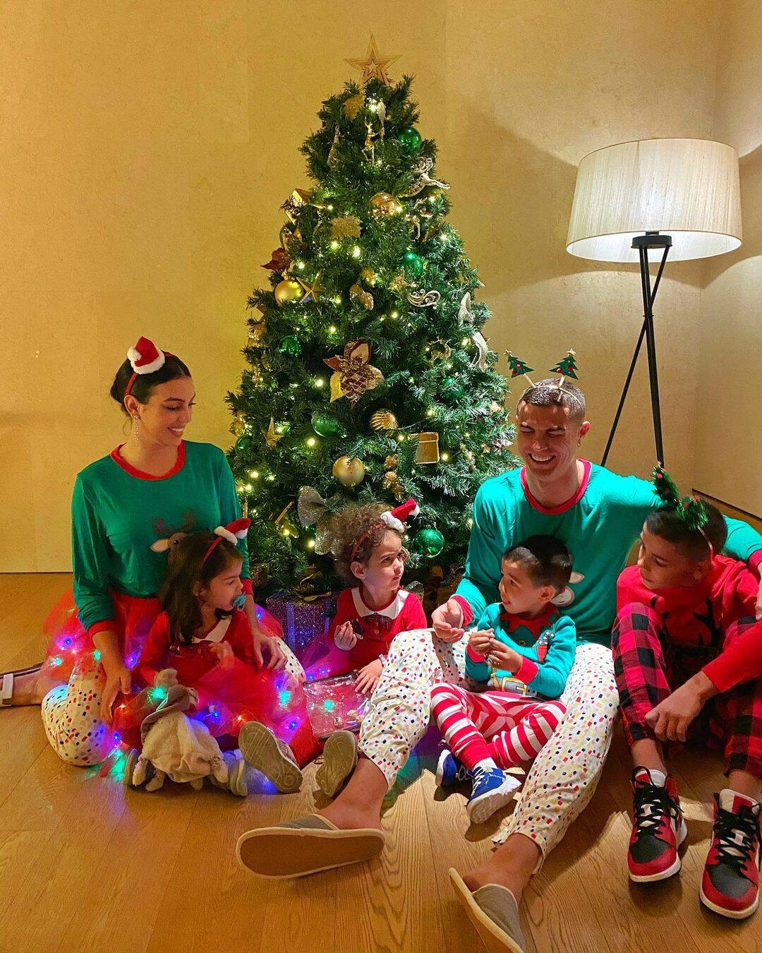 Cristiano Ronaldo e família. Foto: Reprodução/Instagram