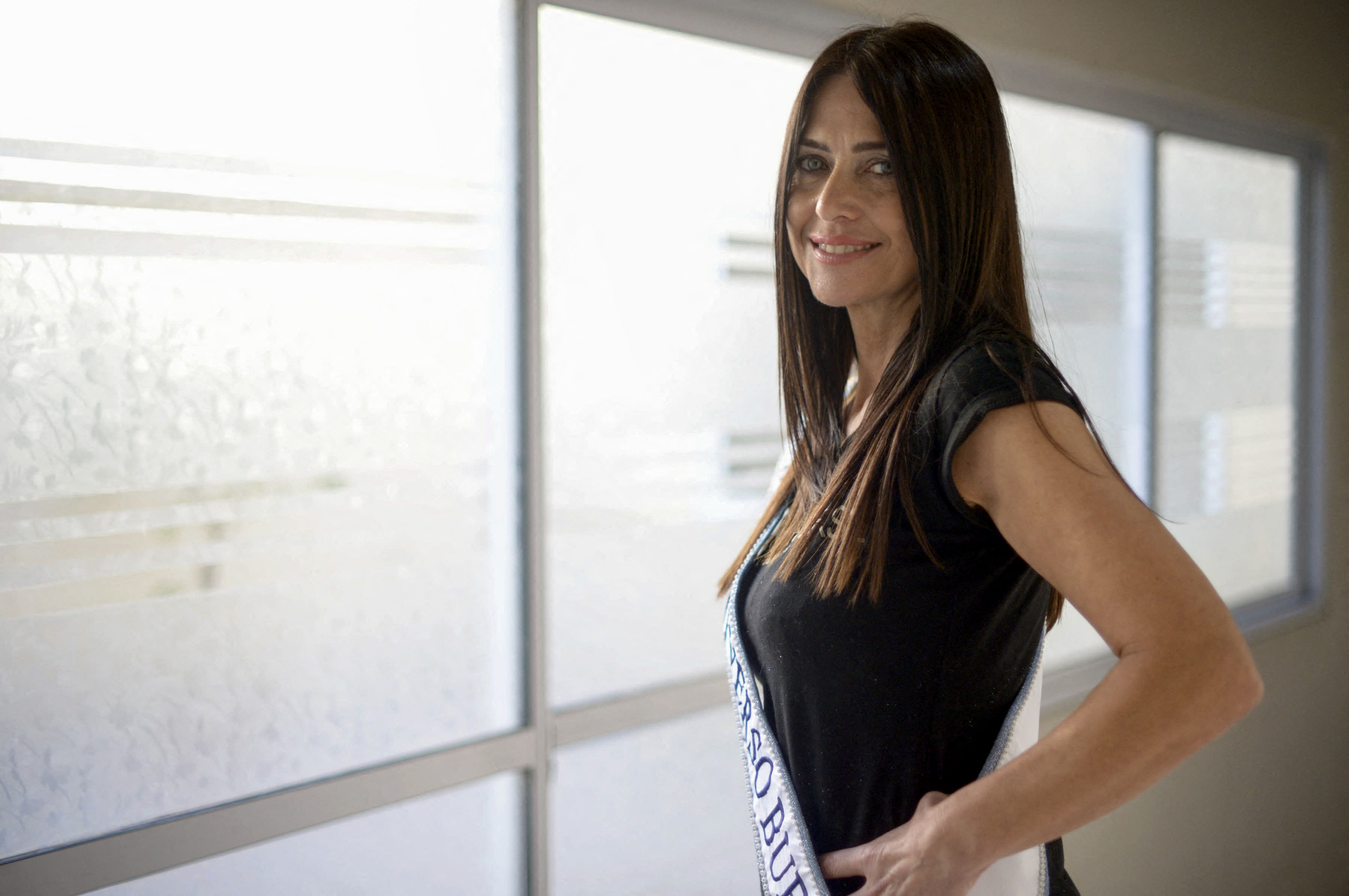 Aos 60 anos, a advogada e jornalista Alejandra Rodríguez venceu o Miss Universo Buenos Aires Marcos Gomez/AFP