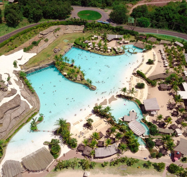 18°) Hot Park (Goiás, Brasil): O primeiro parque brasileiro da lista. Lá, os visitantes podem desfrutar de piscinas de ondas, toboáguas, corredeiras, praias artificiais e até mesmo mergulhar em um lago com peixes.