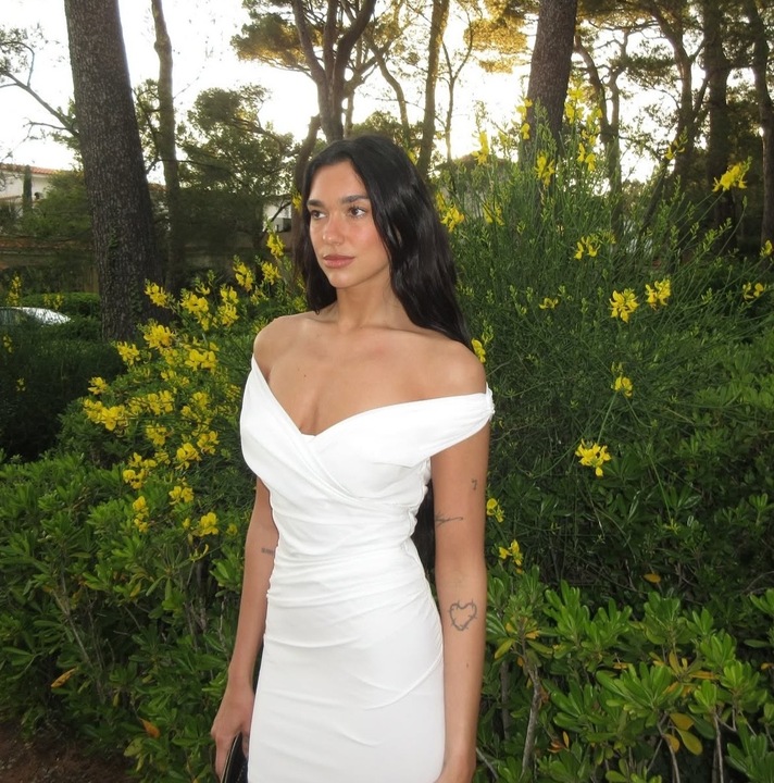 Dua Lipa . Foto: Reprodução: Instagram/@dualipa