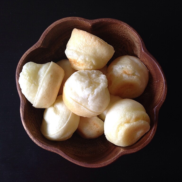 Essa não é a primeira vez que o pão de queijo do Brasil aparece em uma lista do TasteAtlas. Em 2023, o guia elegeu o prato como a terceira melhor comida de café da manhã do mundo. Reprodução: Flipar