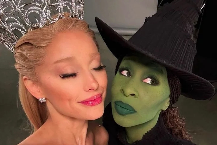 Às vésperas do Oscar 2025, veio uma confirmação que muitos fãs esperavam: Ariana Grande e Cynthia Erivo vão cantar na cerimônia! Reprodução: Flipar