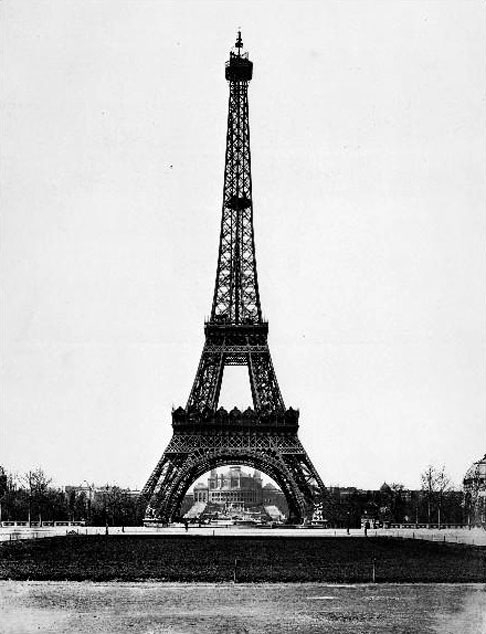Na época, a torre foi alvo de críticas por parte de grandes nomes da literatura francesa.  Reprodução: Flipar