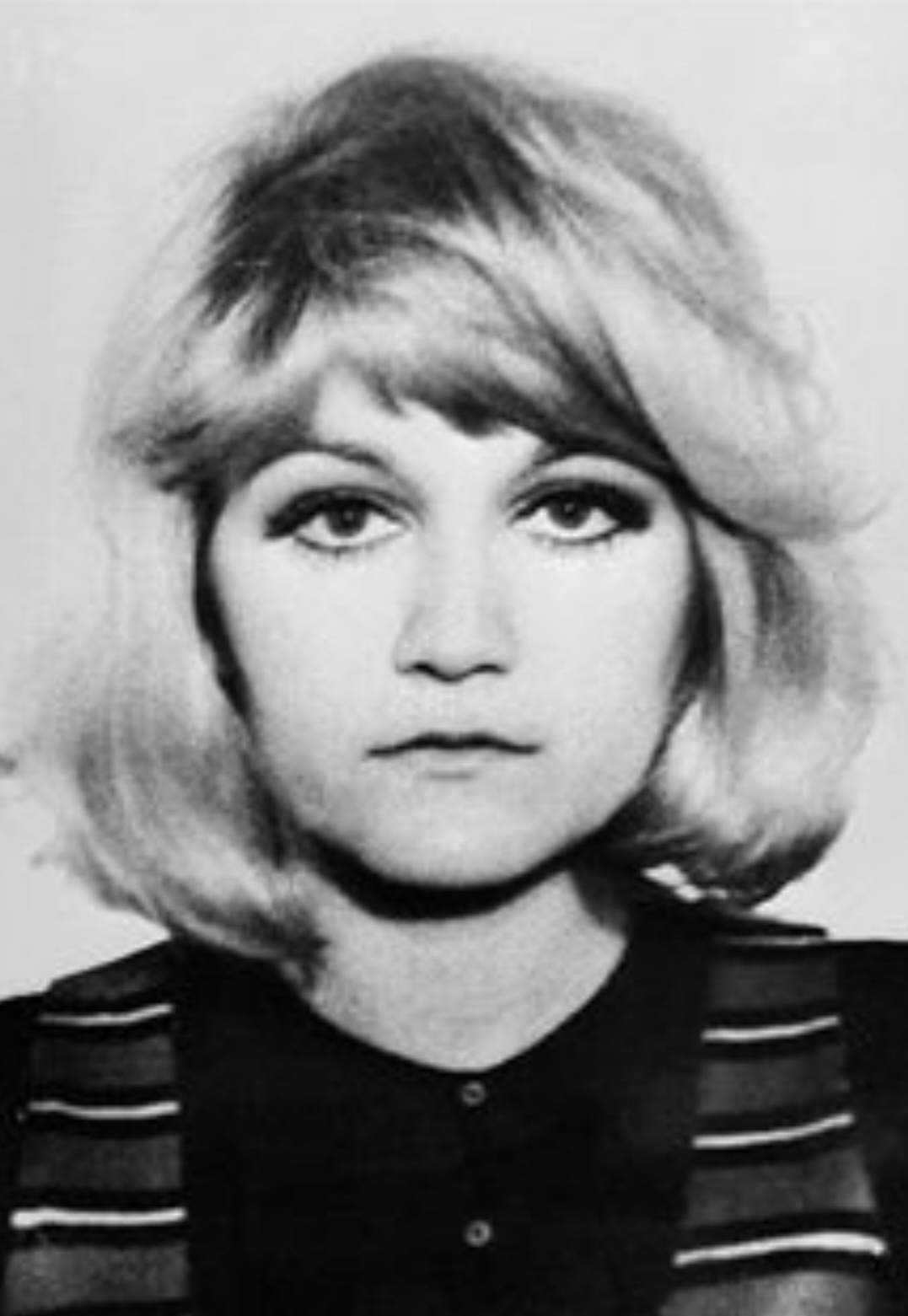 Vesna Vulovic entrou para a história como a mulher que sobreviveu a uma queda de 10 km de altitude. Mais precisamente, 10.160 metros.  Reprodução: Flipar