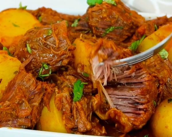 Sobras de carne de panela podem se transformar em croquetes saborosos. Basta desfiar a carne e misturá-la com cebola refogada, temperos e um pouco de purê de batata ou farinha de trigo. Reprodução: Flipar