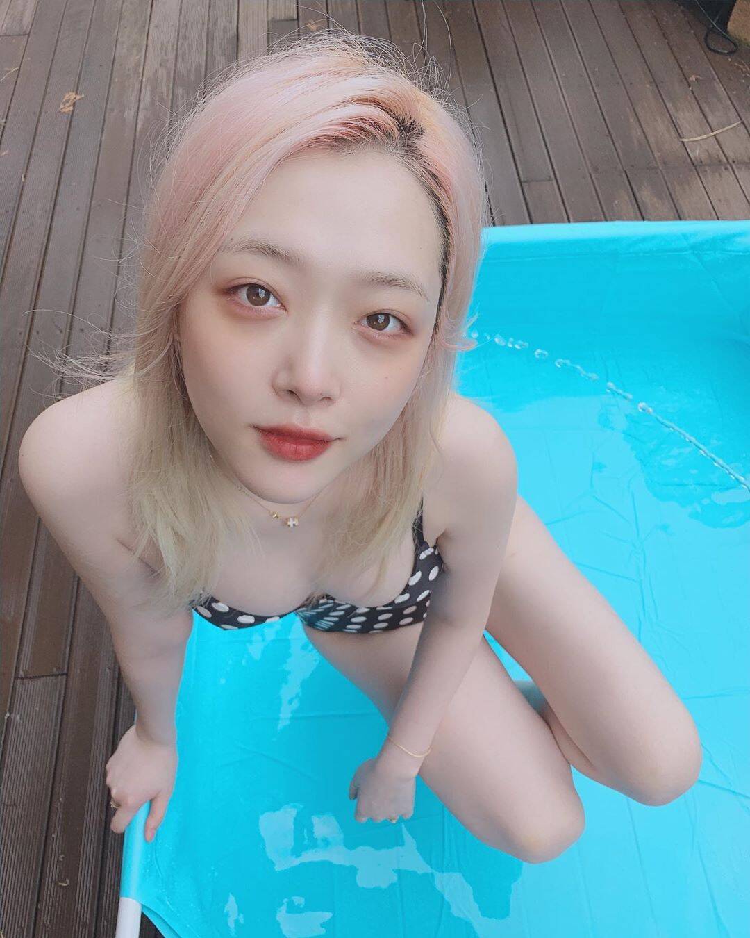 Cantora de k-pop Sulli foi encontrada morta nesta segunda-feira (14). Foto: Reprodução/Instagram/@jelly_jilli