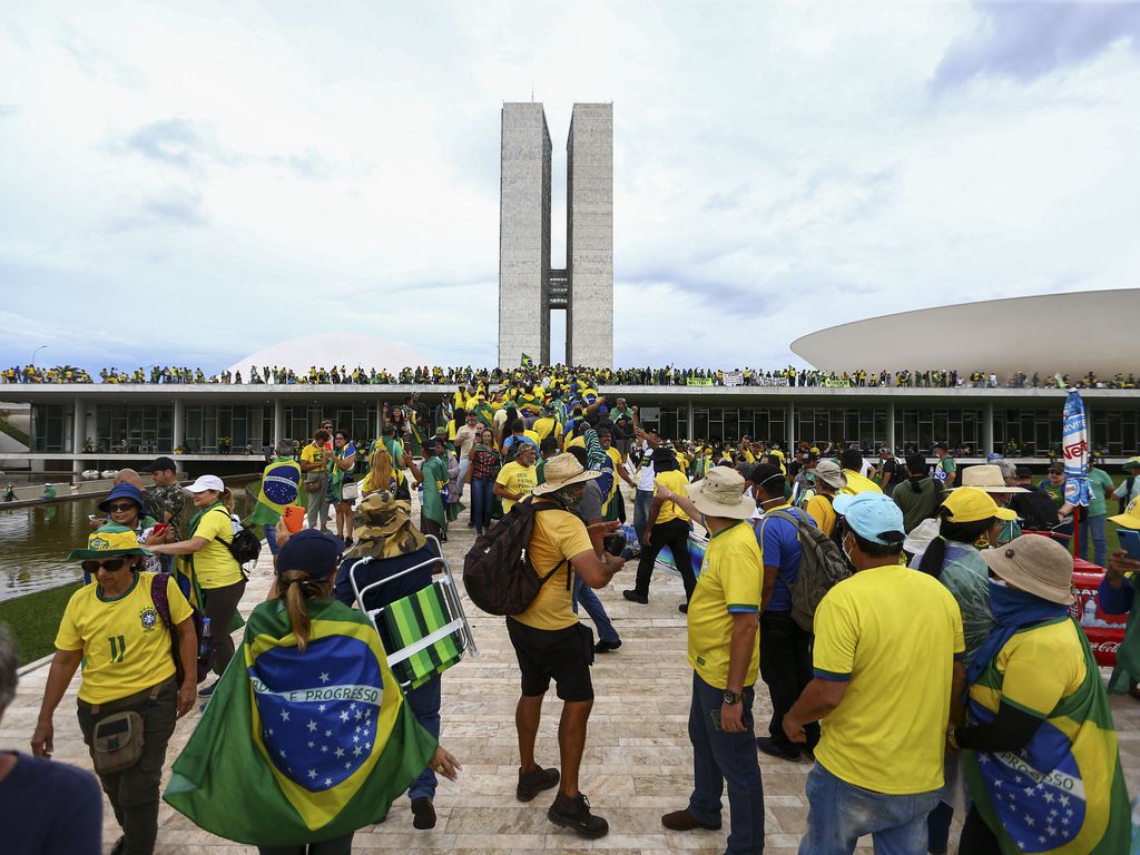 Terroristas que invadiram a Praça dos Três Poderes no dia 8 de janeiro. Foto: MARCELO CAMARGO/AGÊNCIA BRASIL
