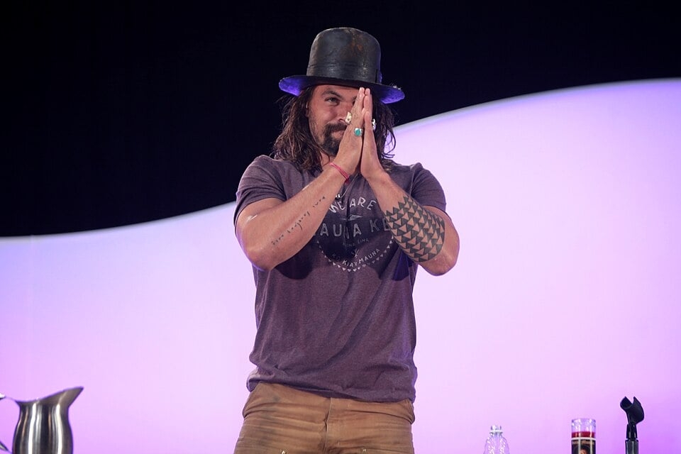 Jason Momoa foi casado com a atriz e cantora Lisa Bonet entre 2017 e 2022. Dessa união nasceram os filhos Lola e Nakoa. 

 Reprodução: Flipar