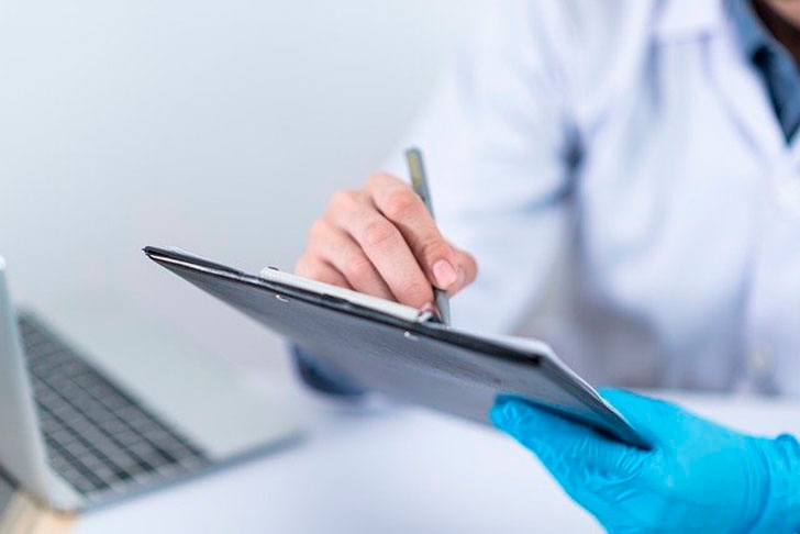 É importante ressaltar que a aromaterapia não substitui o tratamento com remédios. É necessário que haja conhecimento prévio do médico que acompanha o paciente.
 Reprodução: Flipar