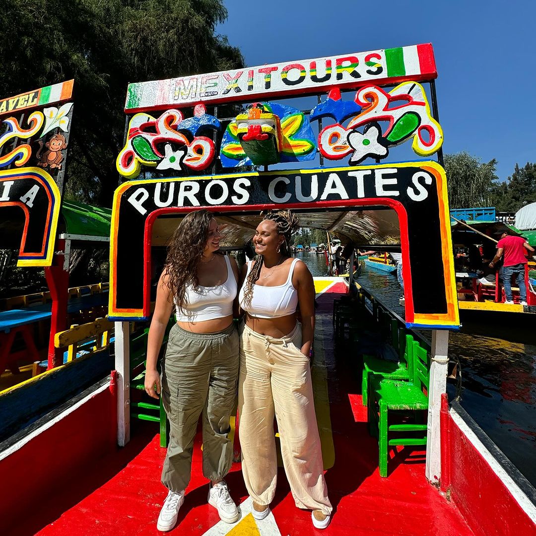 Jessi Alves e a namorada, Sté Frick, em viagem ao México