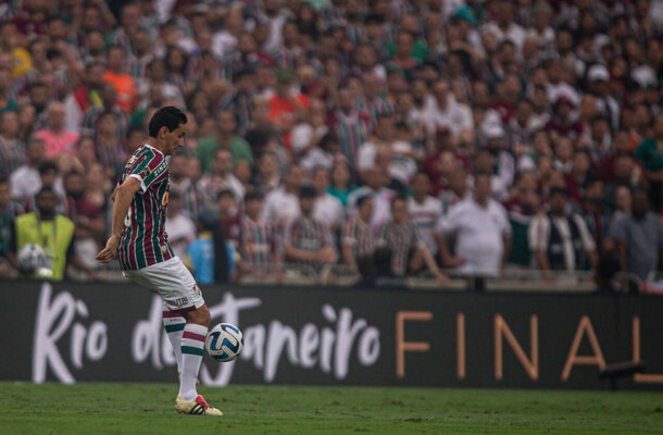 GANSO - Foi a opção de Diniz para melhorar a qualidade do passe da equipe. Demonstrou sua qualidade, acelerando o jogo com um ou, no máximo, dois toques na bola. Nota 6,5 - Foto:  Marcelo Gonçalves / Fluminense