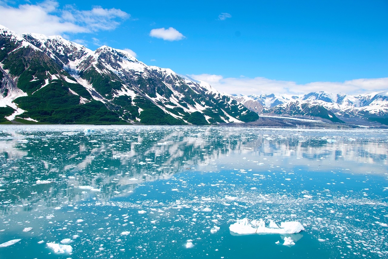 Além disso, o Alasca é influenciado por massas de ar ártico e correntes oceânicas frias, o que contribui para o clima rigoroso. Reprodução: Flipar