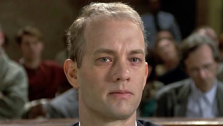 Tom Hanks no papel do advogado Andrew Beckett no filme "Filadélfia" de 1993.. Foto: TriStar Pictures/Divulgação