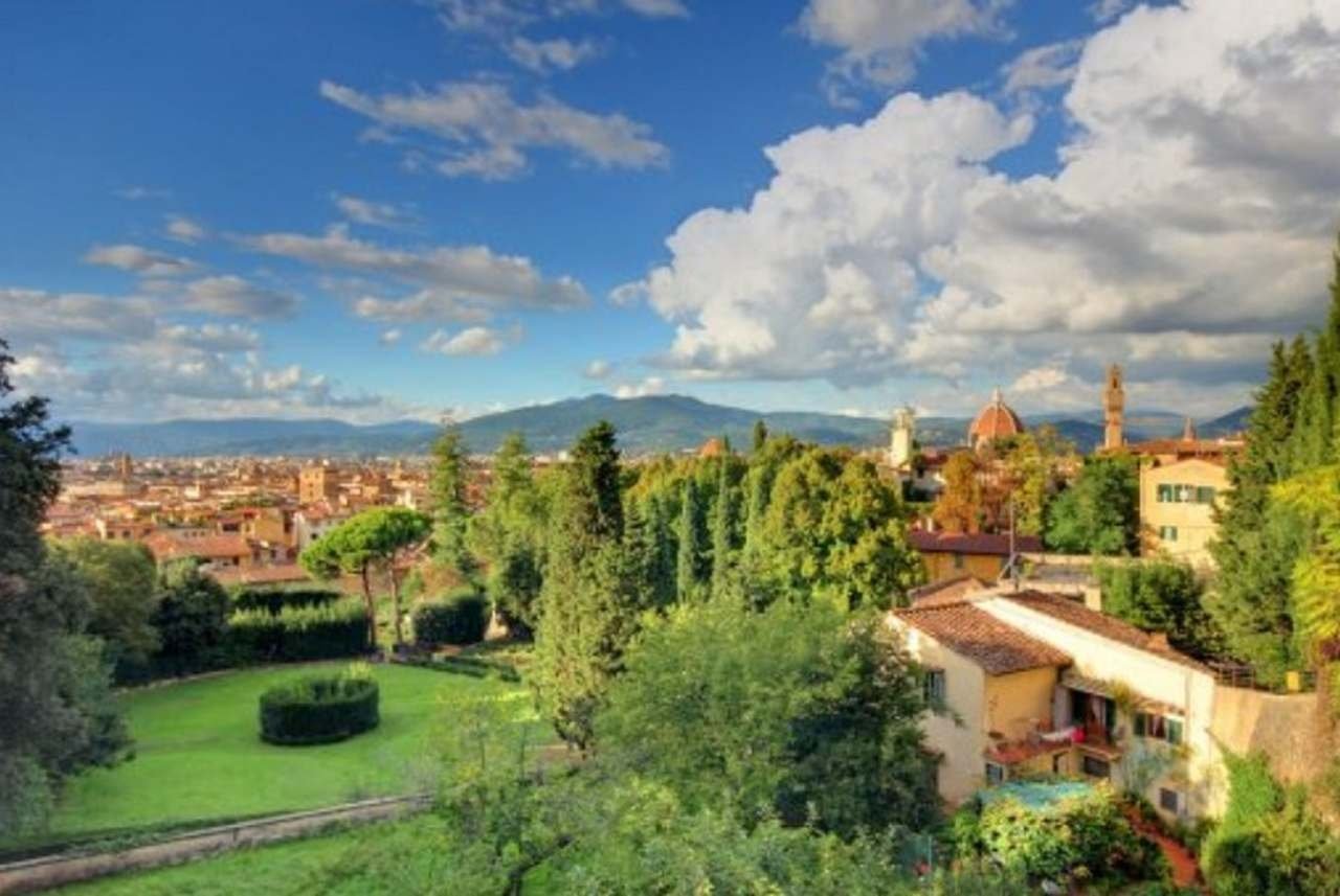 Os jardins são espaços para relaxamento e contemplação, que fazem bem à saúde mental e que também têm importância ambiental. Veja os 15 jardins mais bonitos do mundo, escolhidos pelo portal especializado Viagem e Turismo.  Reprodução: Flipar