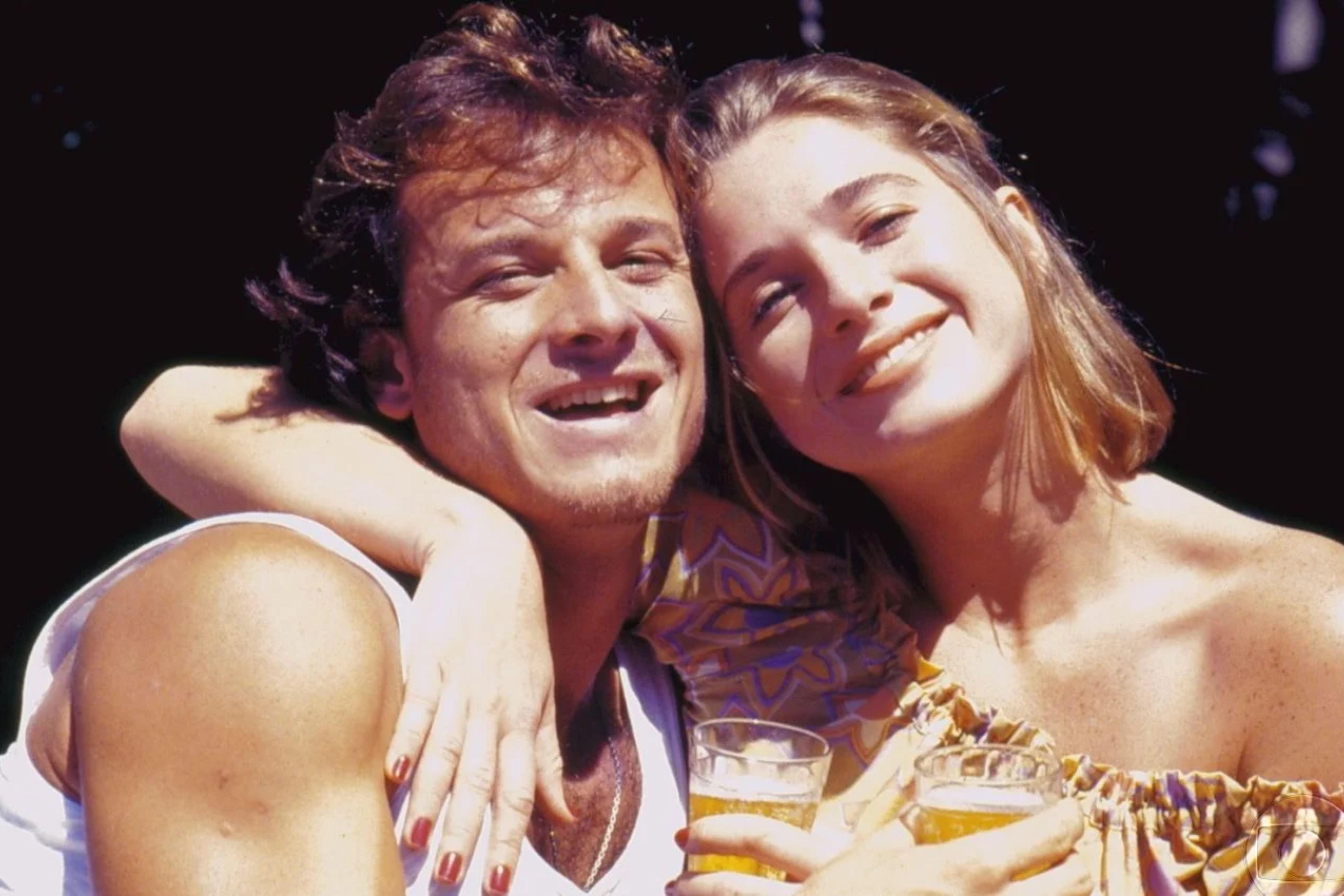  Letícia Spiller e Marcello Novaes começaram o romance durante as gravações da novela "Quatro por Quatro" (1994). Eles ficaram juntos por 5 anos e tiveram um filho, o ator Pedro Novaes TV Globo