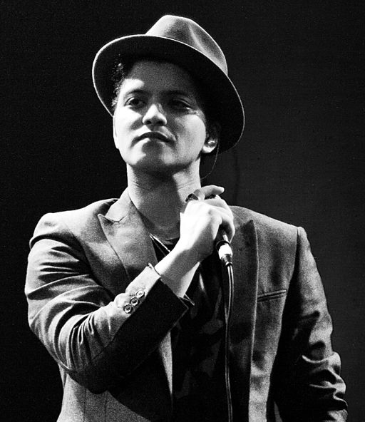 Bruno Mars é um dos maiores cantores do mundo na atualidade. Na nova turnê mundial do astro, uma das paradas foi em São Paulo, para o festival The Town, em setembro de 2023. Ele fez dois shows na capital paulista.  Reprodução: Flipar
