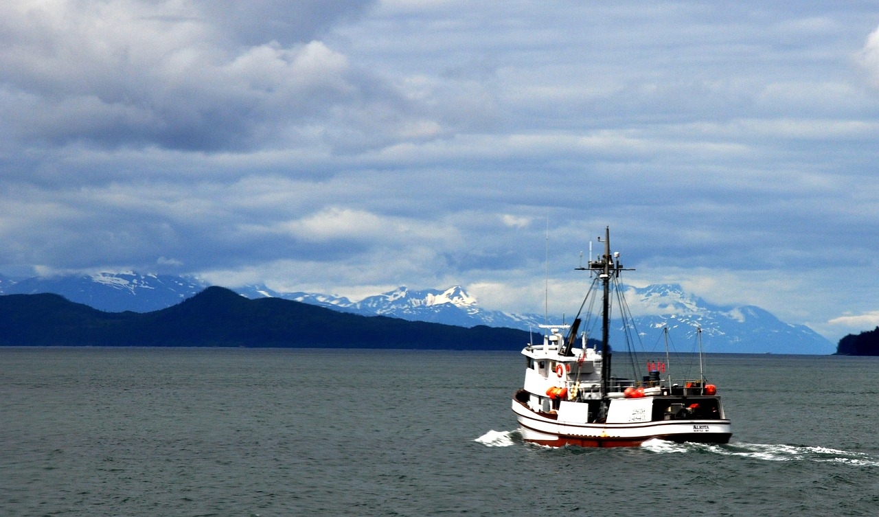 Nas áreas costeiras, como Anchorage, as temperaturas são ligeiramente mais amenas devido à influência do Oceano Pacífico, mas ainda assim podem ficar entre -10°C e -20°C Reprodução: Flipar