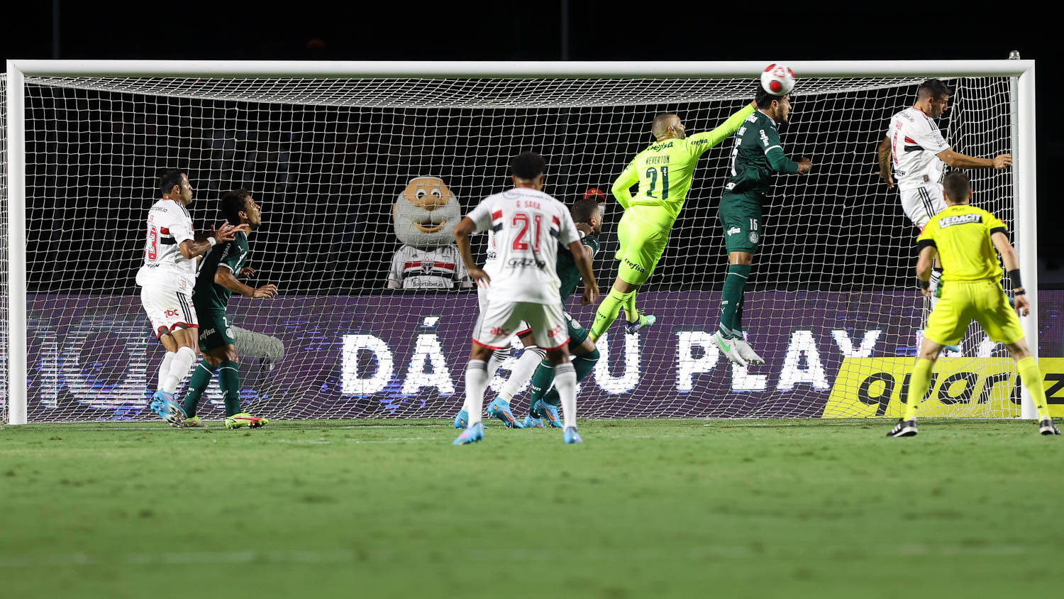 São Paulo e Palmeiras se enfrentam pelo Paulistão; veja o gol de Rony