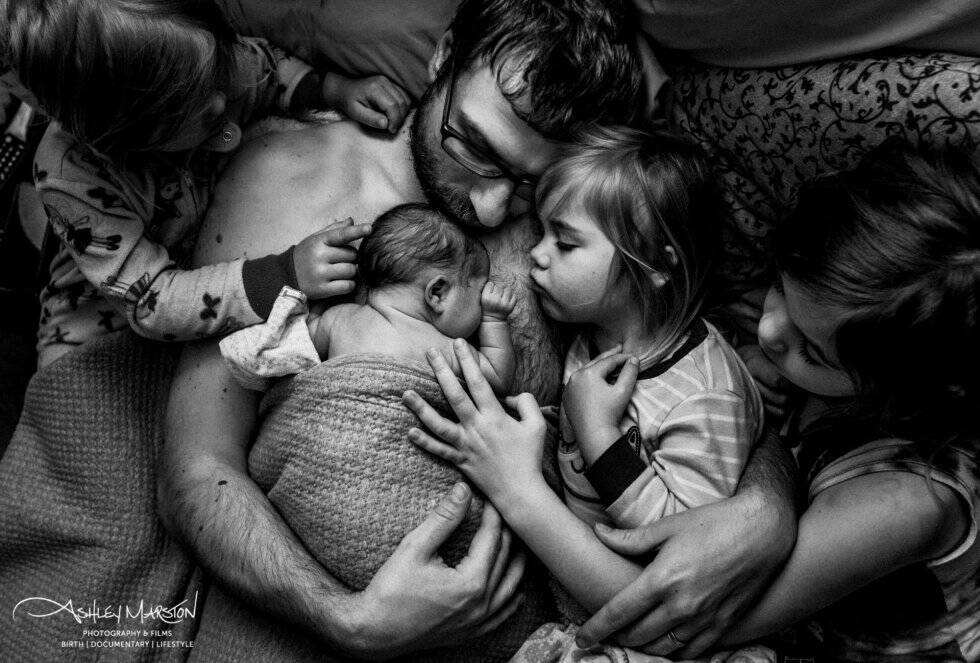 'As meninas do papai' (Canadá), por Ashley Marston Photography. Foto: Reprodução/Associação Internacional de Fotógrafos Profissionais de Nascimentos
