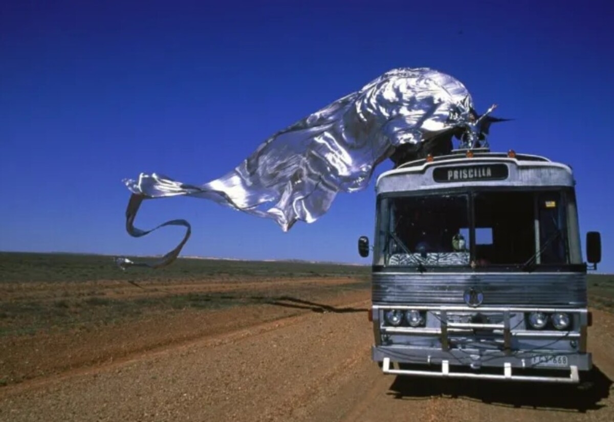 No cinema, sua fama começou a se construir pela performance em “Priscilla, a Rainha do Deserto”, de 1994. 
 Reprodução: Flipar