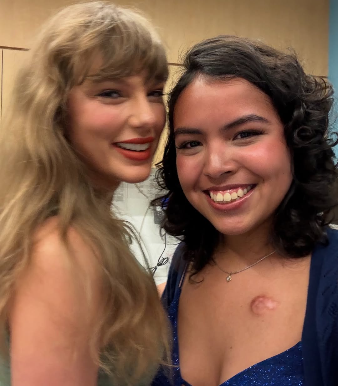 Tayor Swift e fã tiram foto. Foto: Reprodução Instagram @ jdchospital