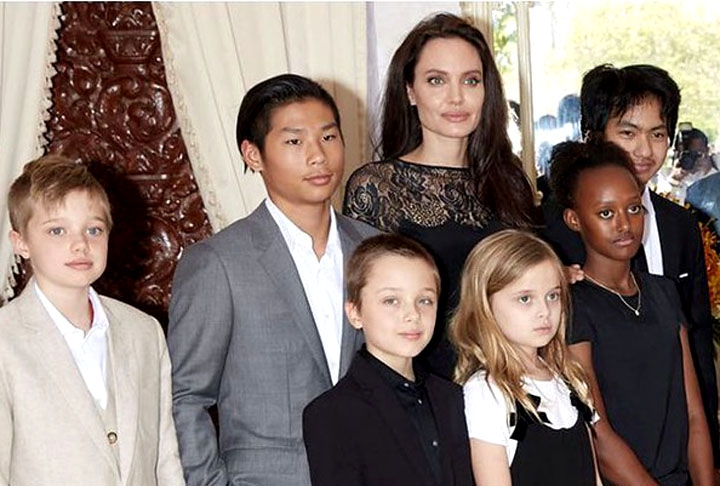 Angelina e Brad têm seis filhos. Três são biológicos: os gêmeos Knox Léon e Vivienne Marcheline, e Shiloh Nouvel.  Já os outros três são adotivos: Maddox Chivan, Pax Thien e Zahara Marley. Cada um de nacionalidade diferente.  Reprodução: Flipar