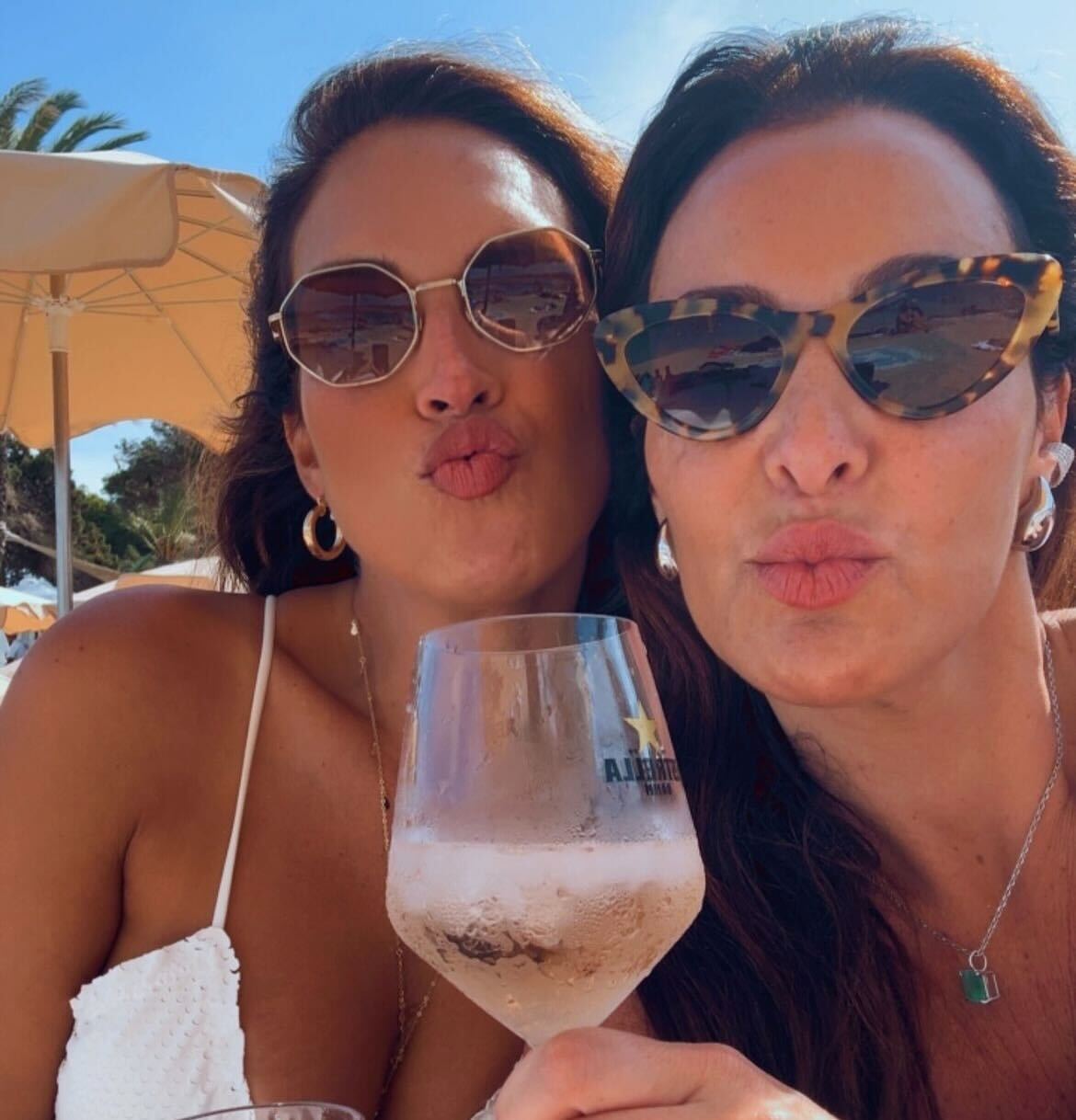 Talitha Morete toma drinque com amiga Reprodução Instagram - 30.8.2024