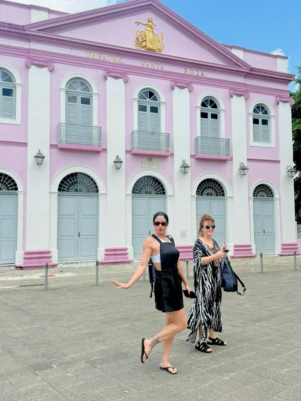 Carol Castro posa de biquíni e aproveita descanso em João Pessoa Instagram