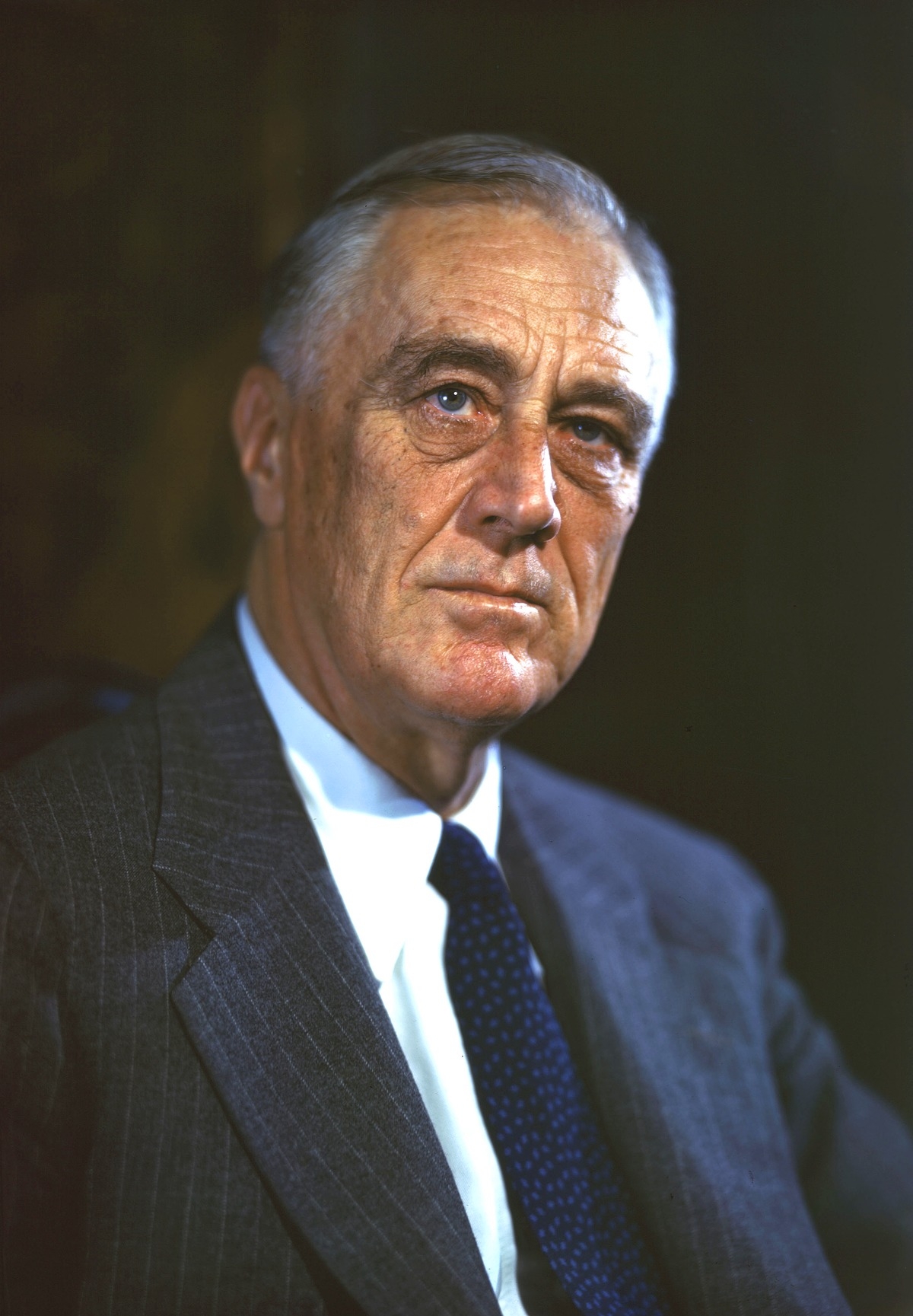 Os Estados Unidos entraram na guerra em 1941, e, a partir daí, o presidente Franklin Roosevelt ordenou que o projeto de desenvolvimento da bomba fosse acelerado.