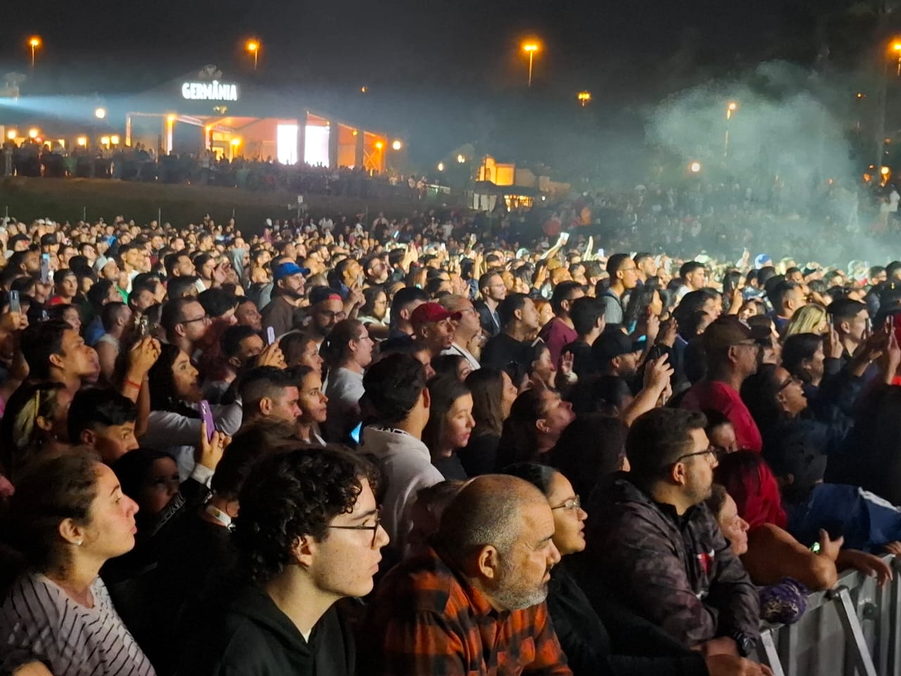 Israel e Rodolffo agitam Hopi Hari com show para milhares de pessoas. Foto: Pedro H. Lopes